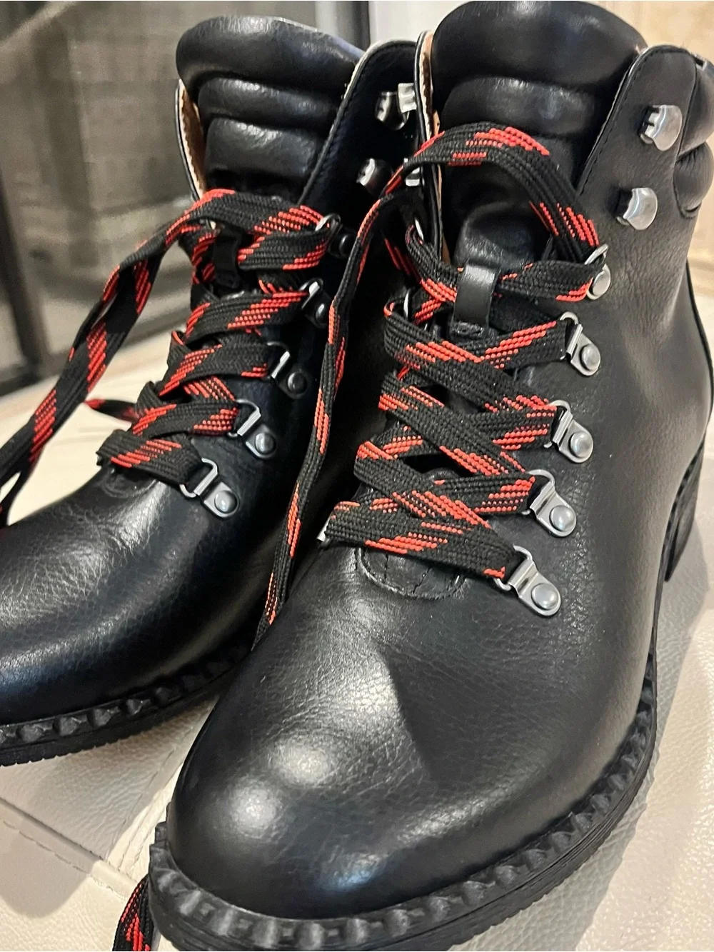 NWOT Gentle Souls by Kenneth Cole Women's Brooklyn Black Leather Lace Up Boots 9
